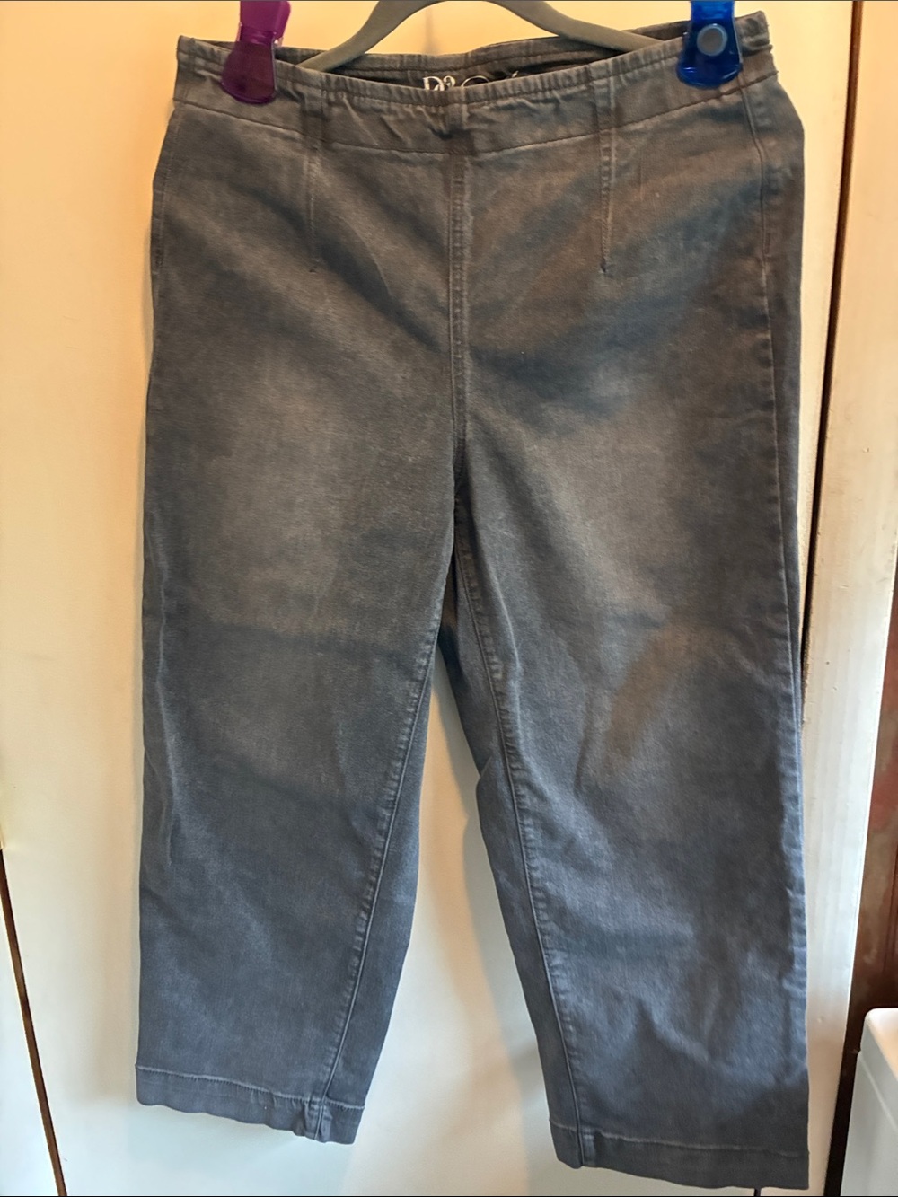 DG2 Women’s Straight-Leg Jeans in Faded Grey